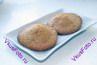 Выпекать печенье в заранее разогретой духовке при температуре 190 градусов 10-15 минут или пока оно не подрумянится.
